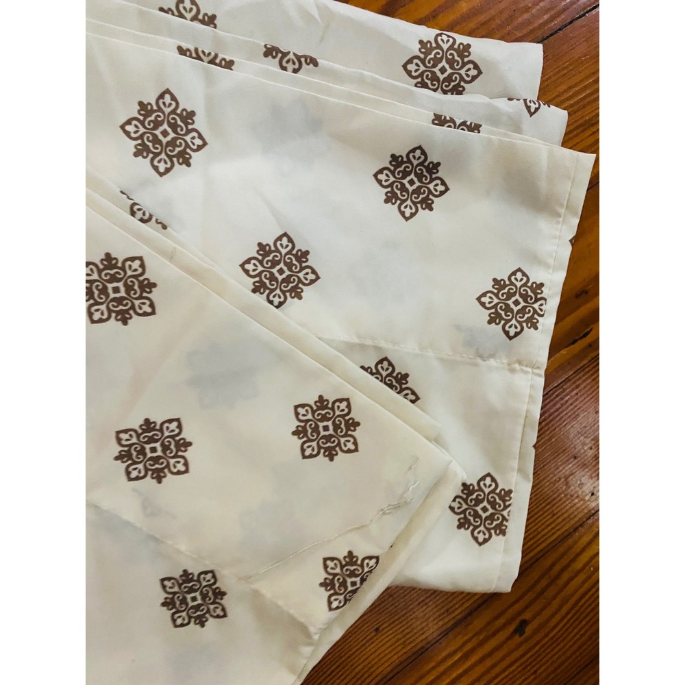 Vintage White and Brown Medallion Print Set of 2 pillow cases - Picture 4 of 4